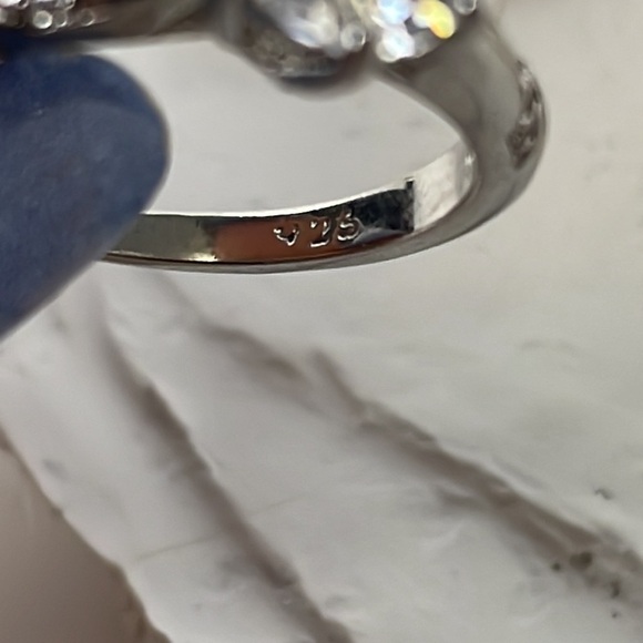 Solitaire Large Size Crystal & Small Crystals On Sides set in Sterling - Picture 5 of 16